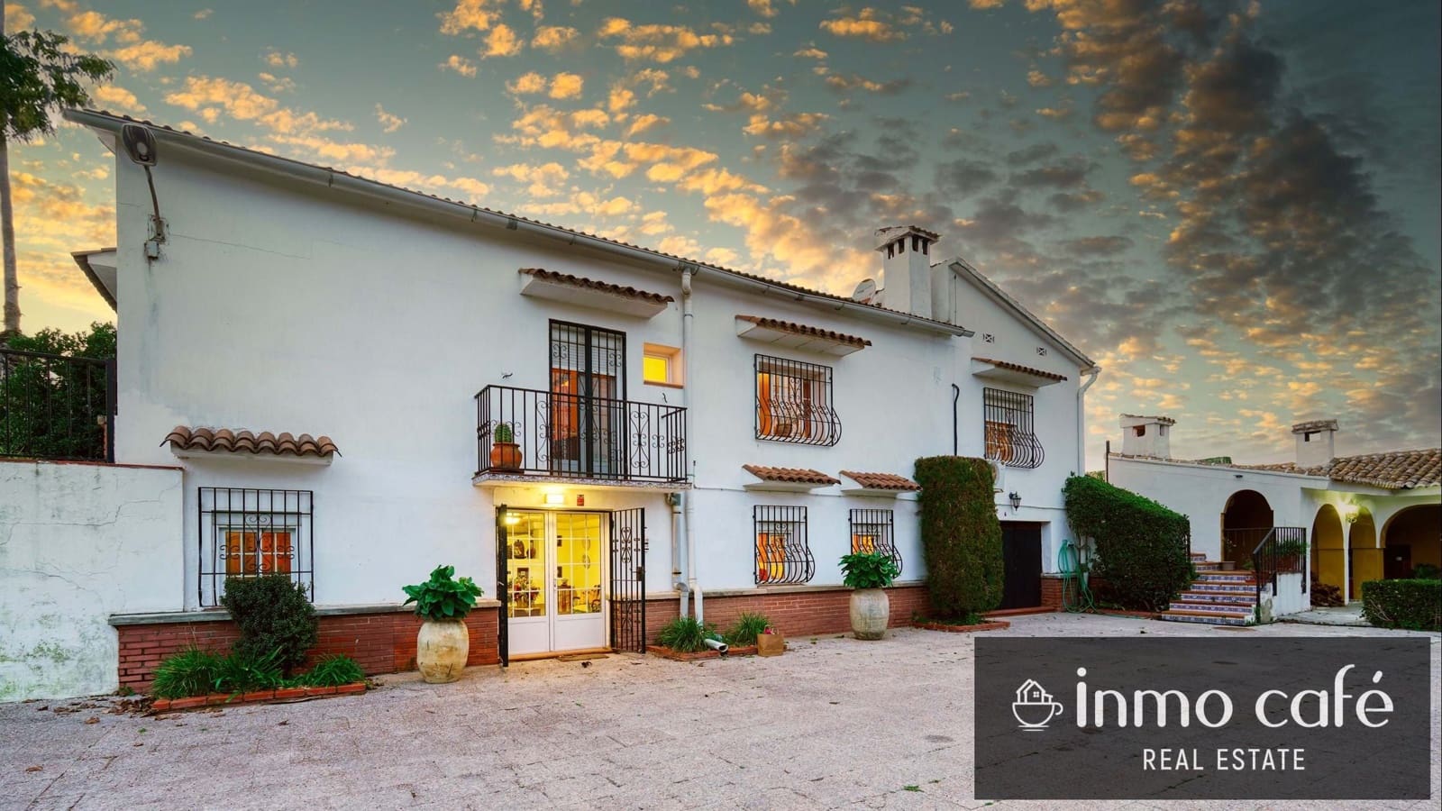 7 bedroom Villa for sale in Canals with garage - € 400,000 (Ref: 9560705)