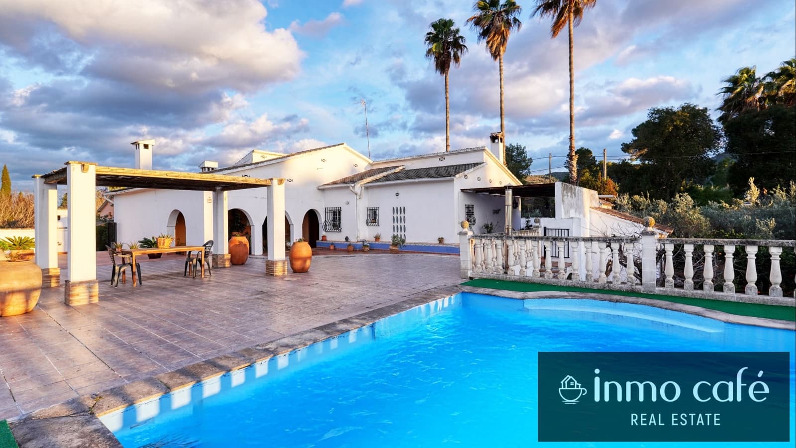 7 bedroom Villa for sale in Canals with garage - € 400,000 (Ref: 9560705)