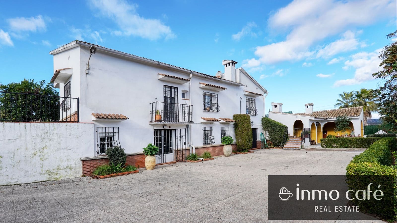 7 bedroom Villa for sale in Canals with garage - € 400,000 (Ref: 9560705)