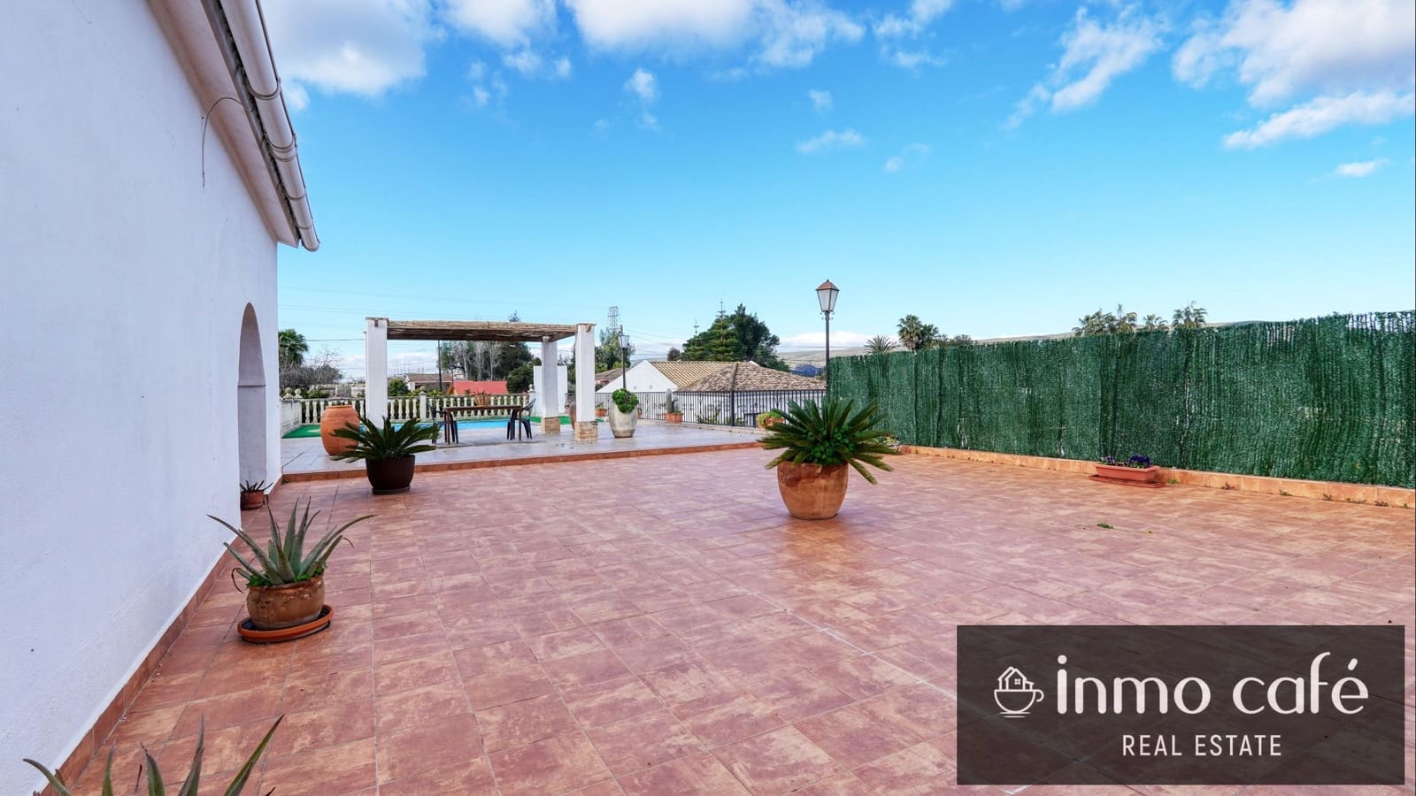 7 bedroom Villa for sale in Canals with garage - € 400,000 (Ref: 9560705)