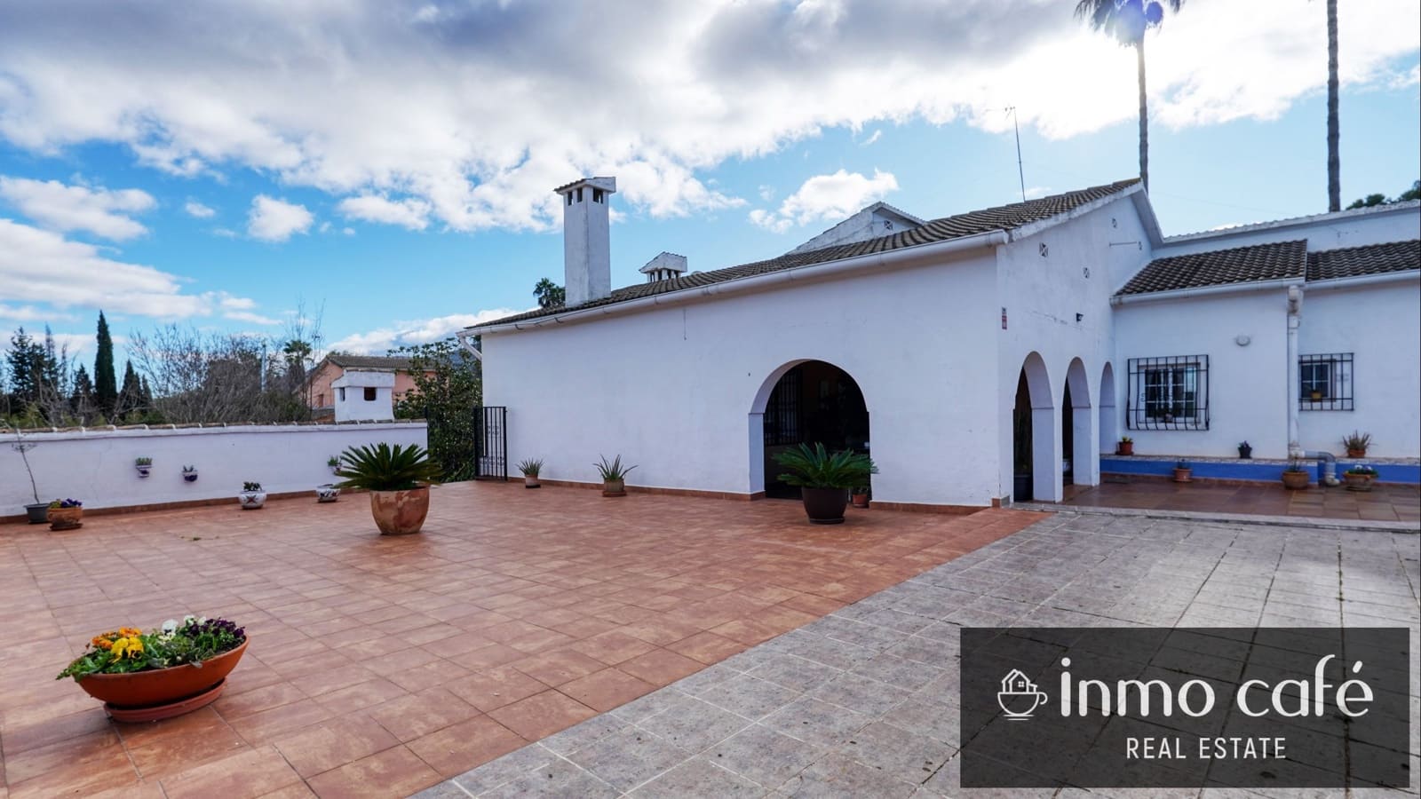 7 bedroom Villa for sale in Canals with garage - € 400,000 (Ref: 9560705)