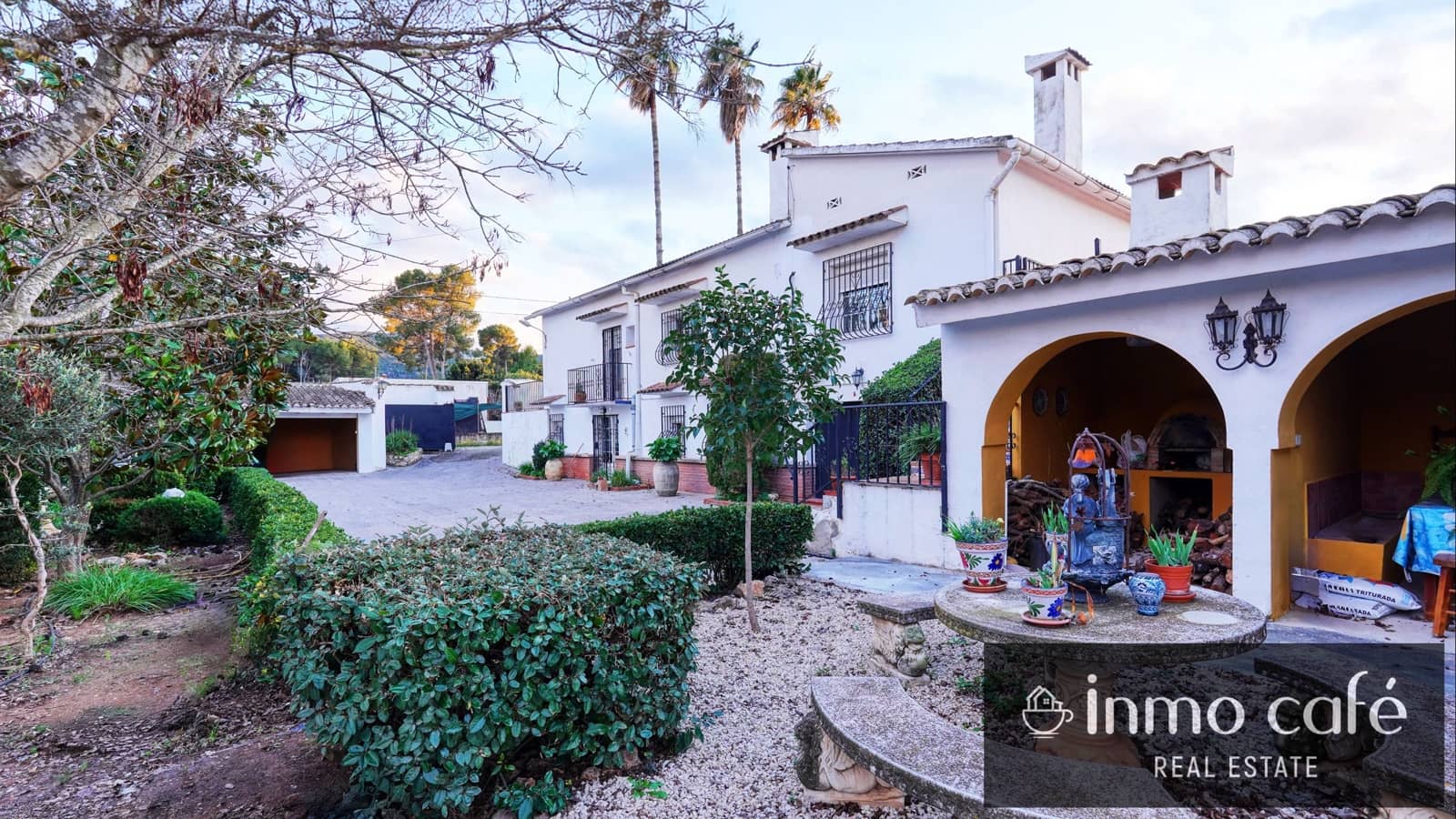 7 bedroom Villa for sale in Canals with garage - € 400,000 (Ref: 9560705)