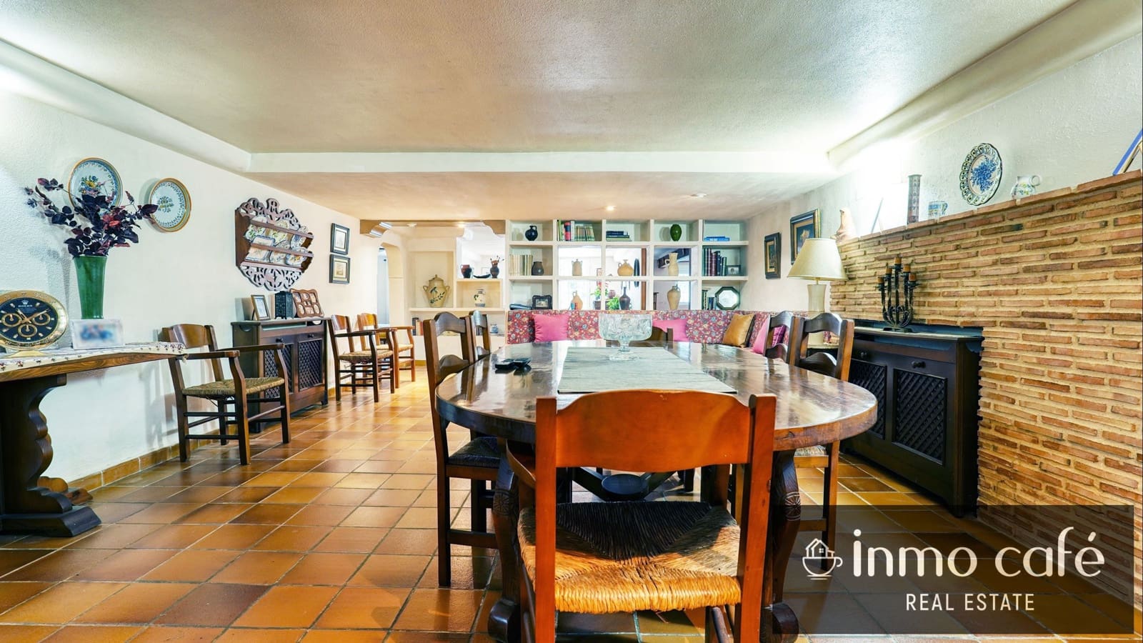 7 bedroom Villa for sale in Canals with garage - € 400,000 (Ref: 9560705)