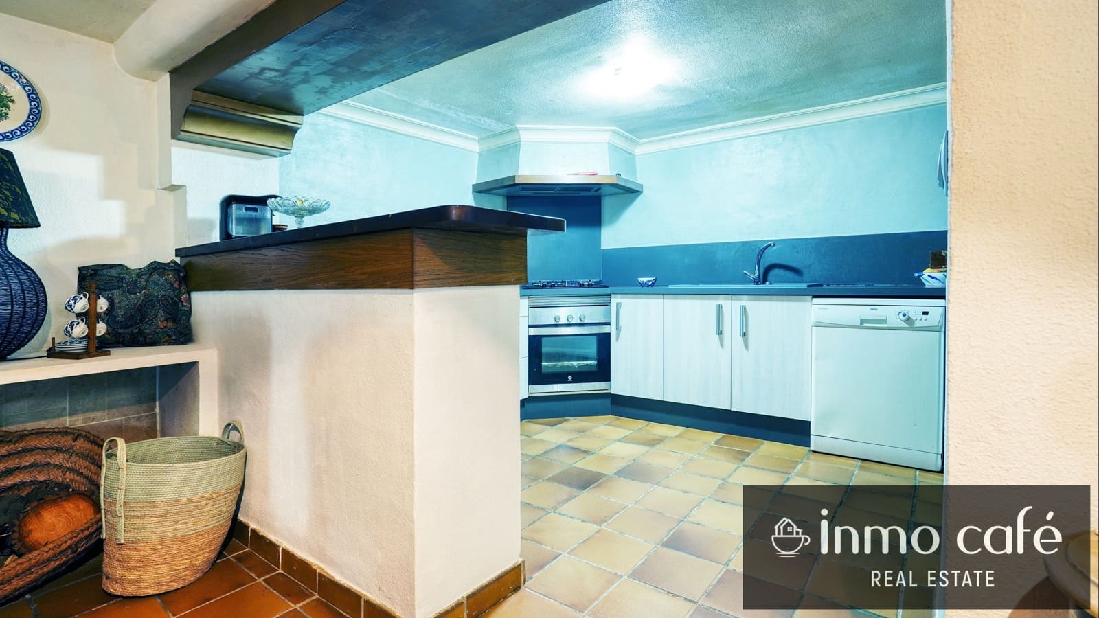 7 bedroom Villa for sale in Canals with garage - € 400,000 (Ref: 9560705)