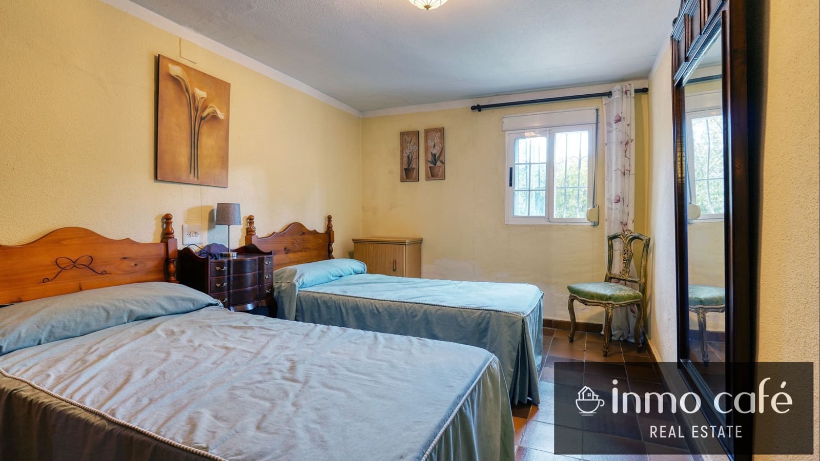 7 bedroom Villa for sale in Canals with garage - € 400,000 (Ref: 9560705)