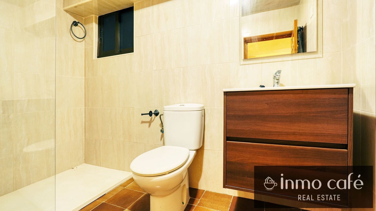 7 bedroom Villa for sale in Canals with garage - € 400,000 (Ref: 9560705)