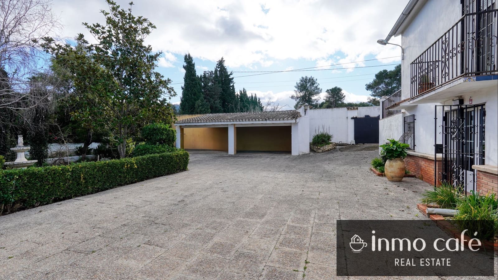 7 bedroom Villa for sale in Canals with garage - € 400,000 (Ref: 9560705)