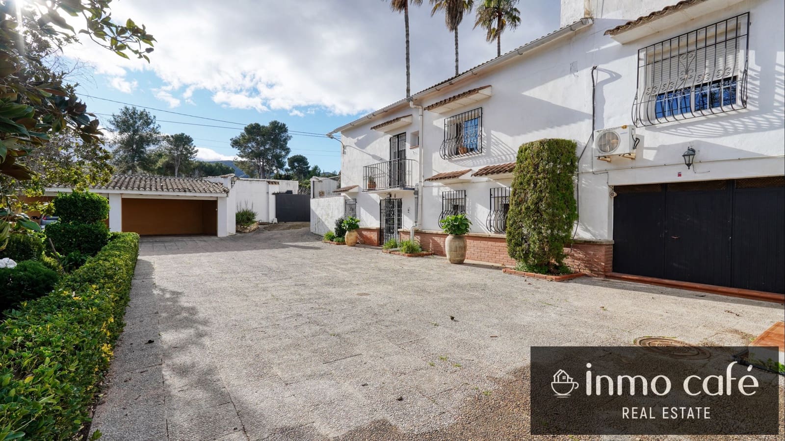 7 bedroom Villa for sale in Canals with garage - € 400,000 (Ref: 9560705)