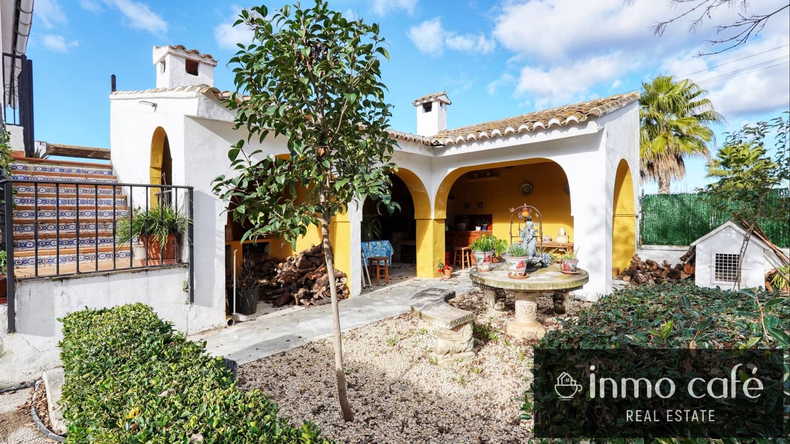 7 bedroom Villa for sale in Canals with garage - € 400,000 (Ref: 9560705)