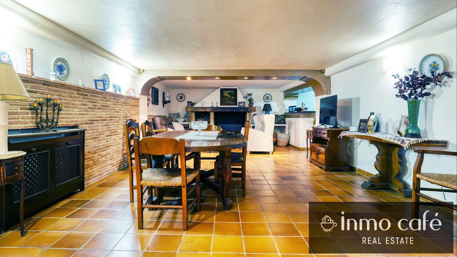 7 bedroom Villa for sale in Canals with garage - € 400,000 (Ref: 9560705)