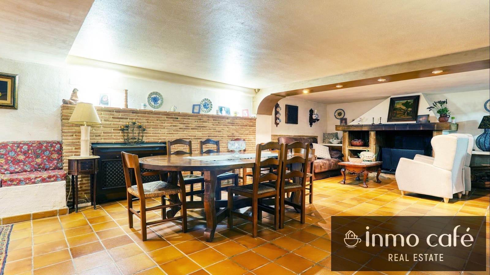 7 bedroom Villa for sale in Canals with garage - € 400,000 (Ref: 9560705)