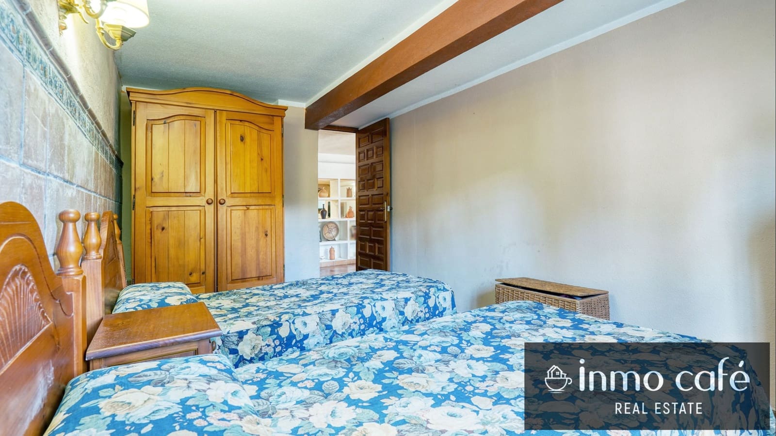 7 bedroom Villa for sale in Canals with garage - € 400,000 (Ref: 9560705)