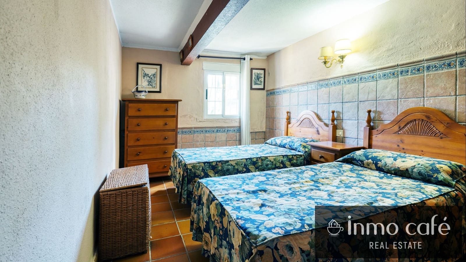 7 bedroom Villa for sale in Canals with garage - € 400,000 (Ref: 9560705)