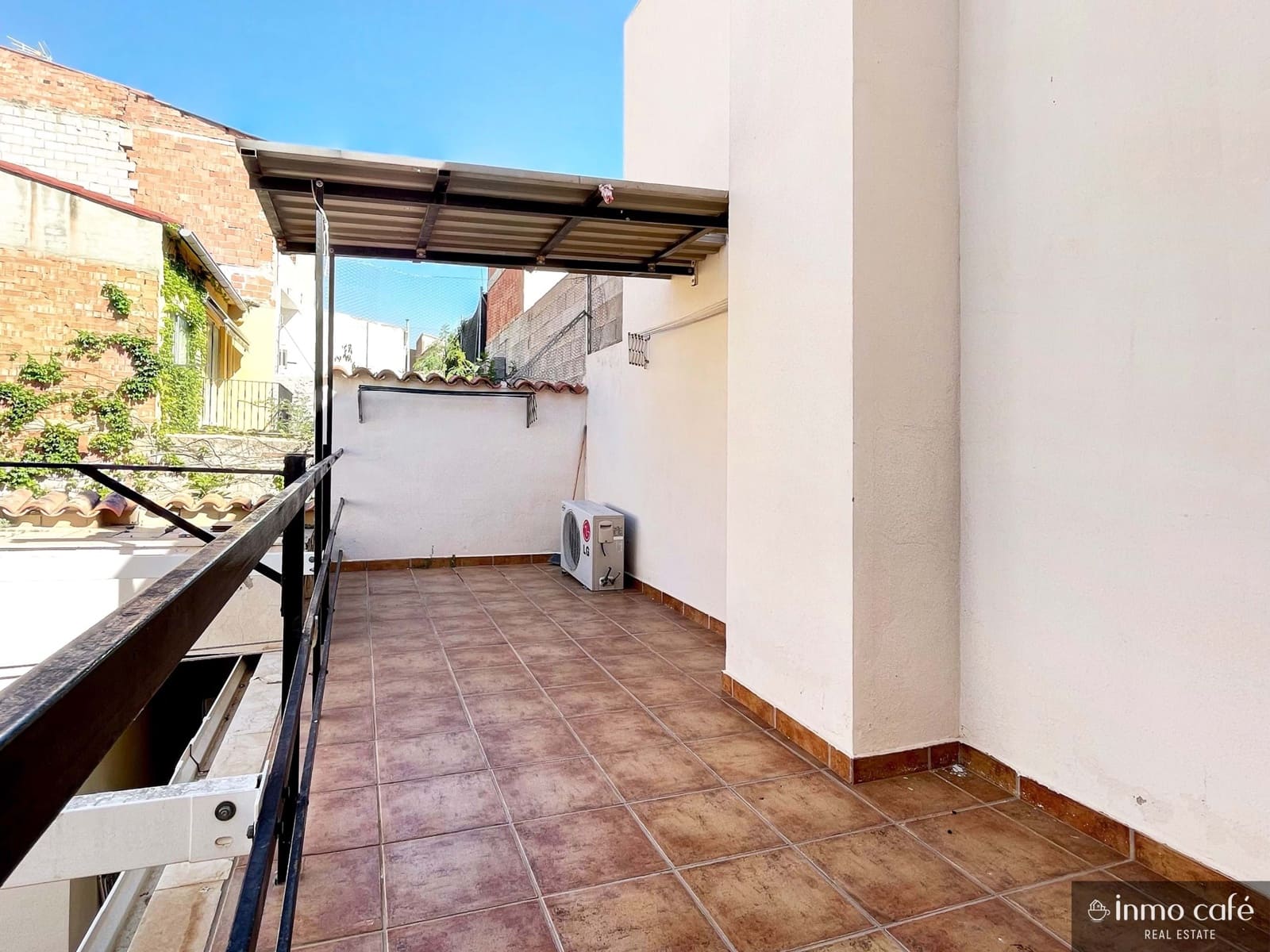4 quarto Casa em Banda para venda em Anna com garagem - 150 000 € (Ref: 9564129)