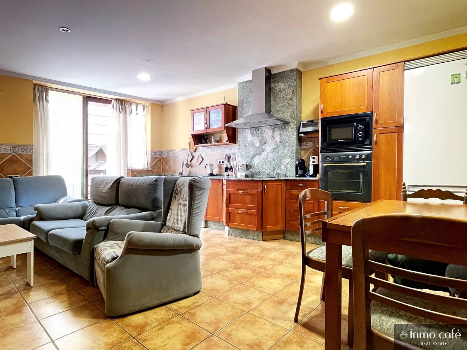 4 quarto Casa em Banda para venda em Anna com garagem - 150 000 € (Ref: 9564129)