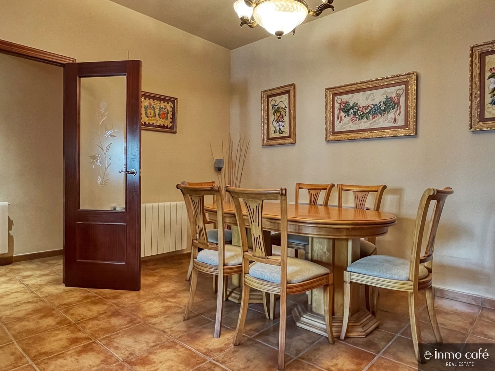 4 quarto Casa em Banda para venda em Anna com garagem - 150 000 € (Ref: 9564129)