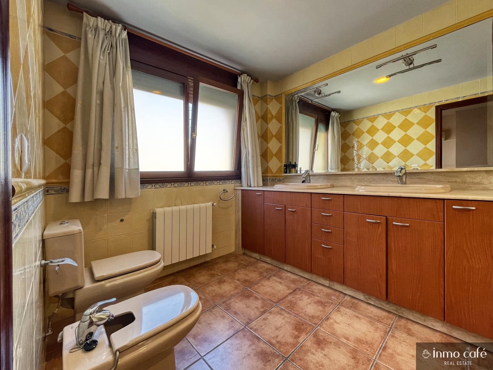 4 quarto Casa em Banda para venda em Anna com garagem - 150 000 € (Ref: 9564129)