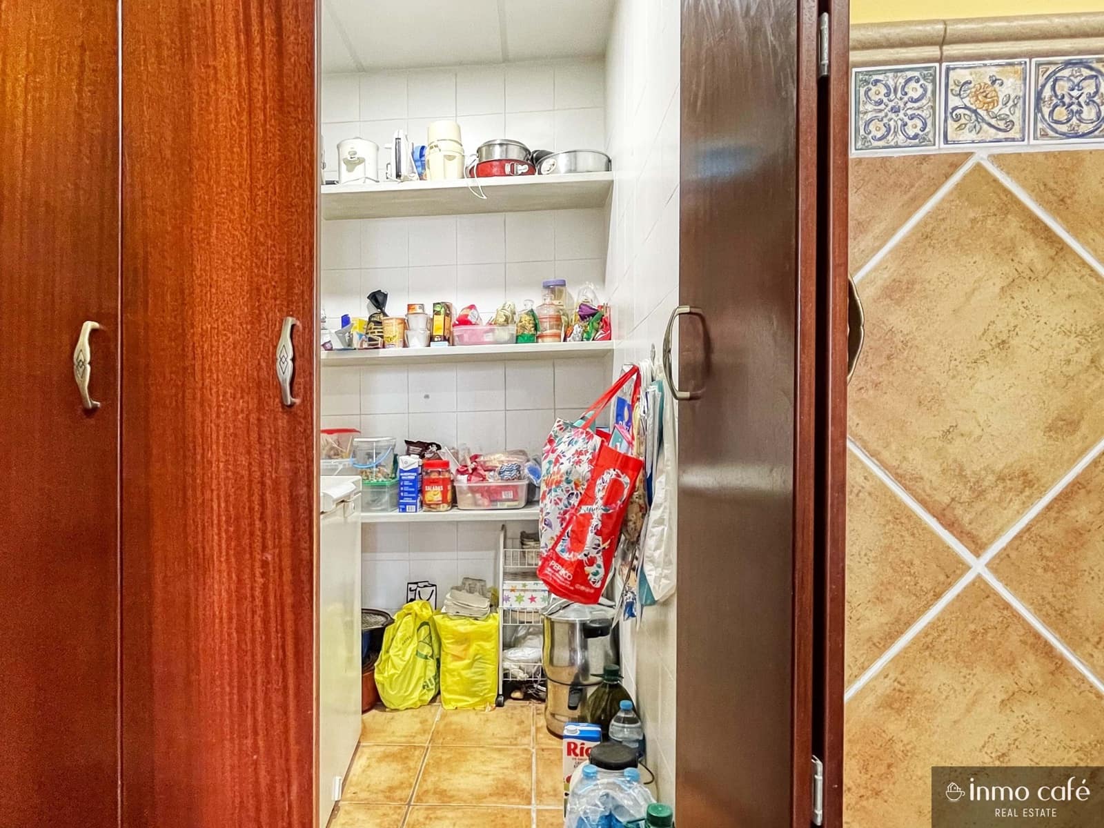 4 quarto Casa em Banda para venda em Anna com garagem - 150 000 € (Ref: 9564129)
