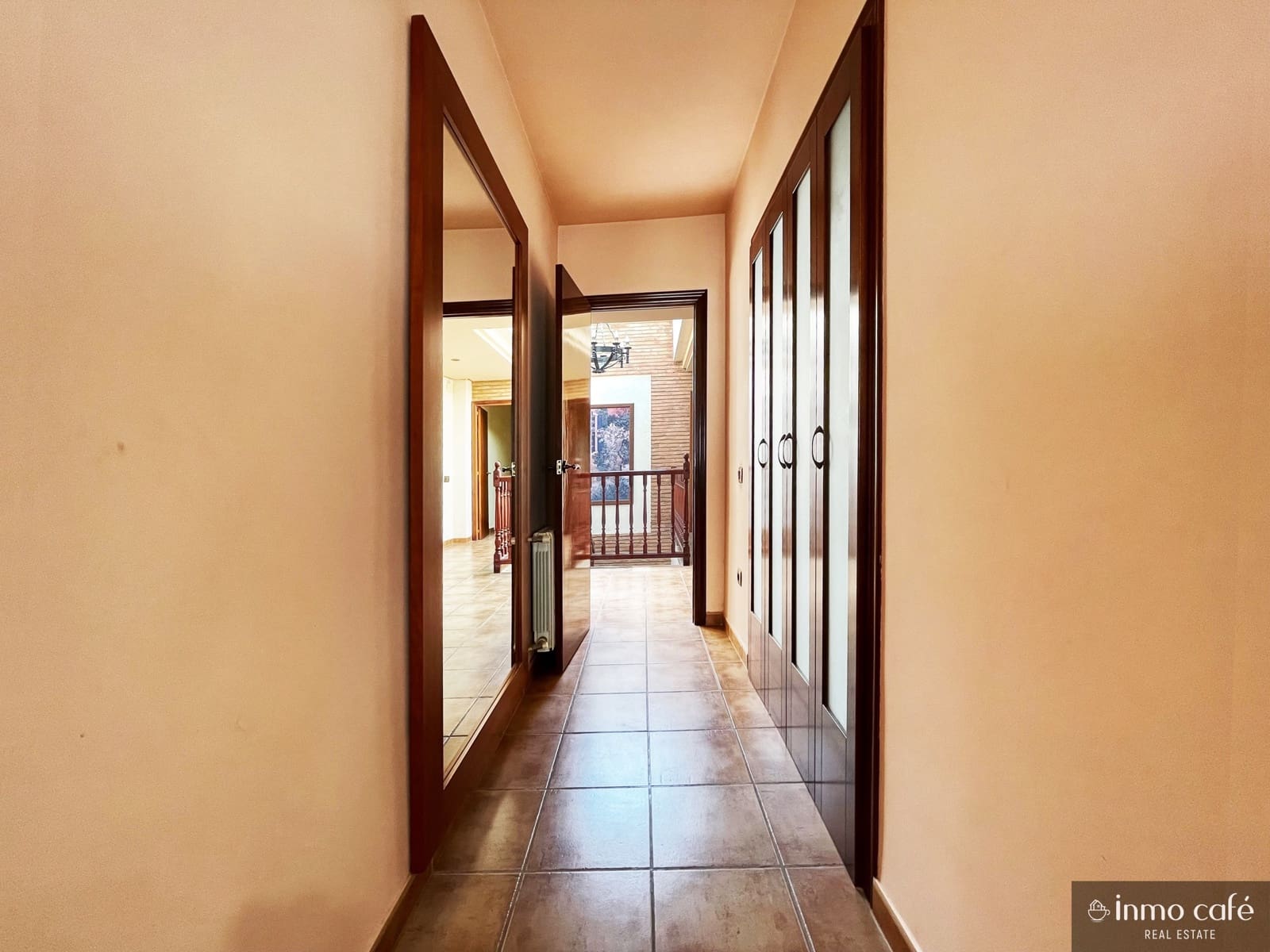 4 quarto Casa em Banda para venda em Anna com garagem - 150 000 € (Ref: 9564129)