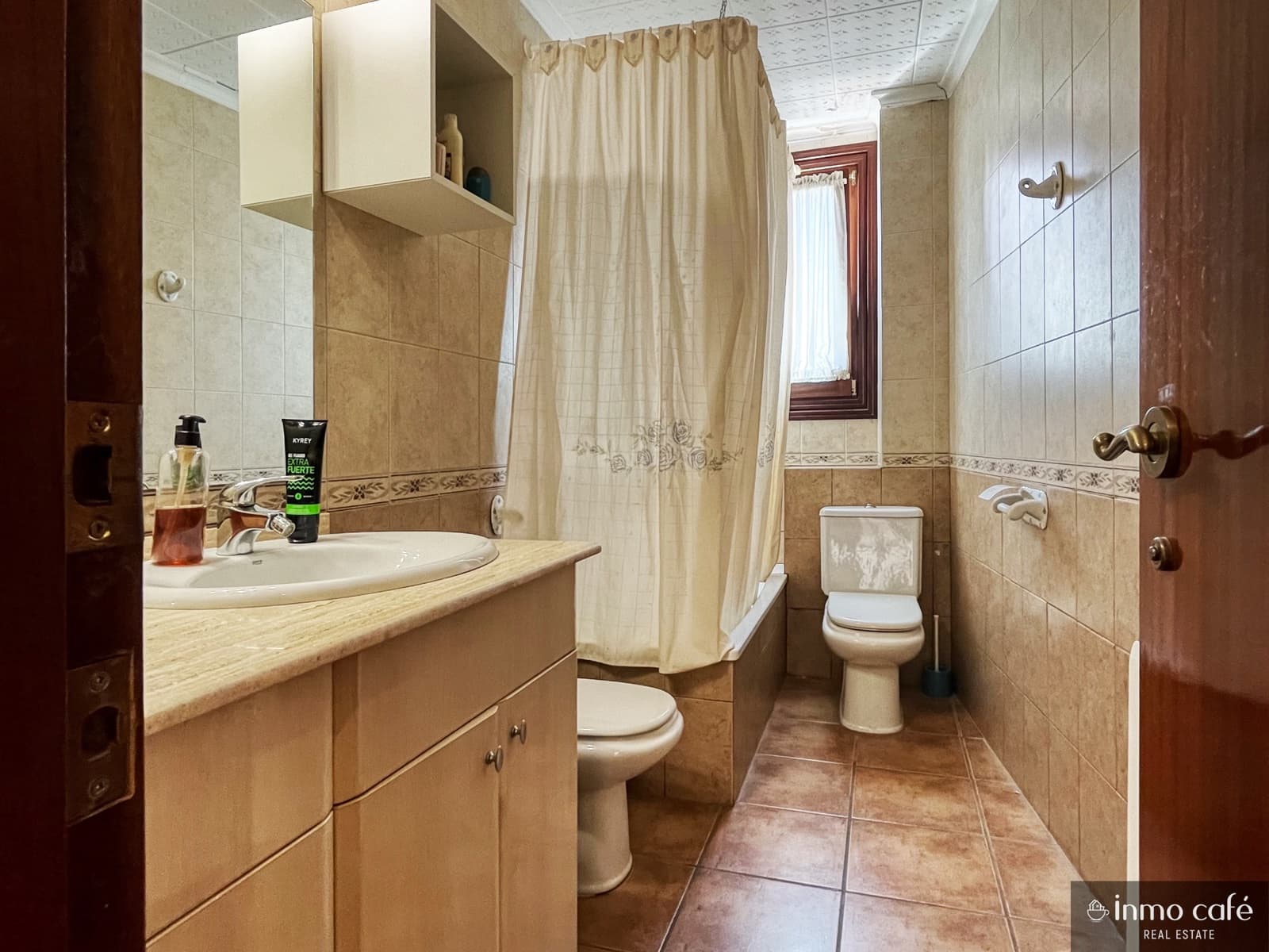 4 quarto Casa em Banda para venda em Anna com garagem - 150 000 € (Ref: 9564129)