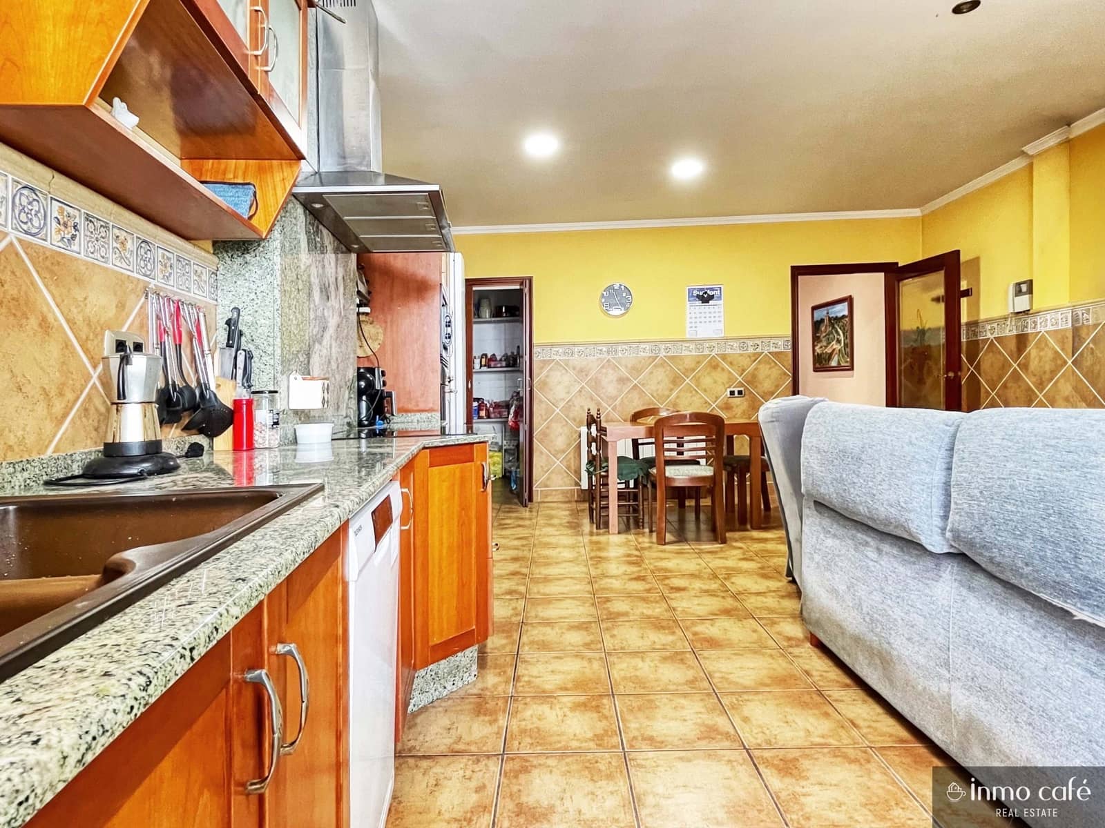 4 quarto Casa em Banda para venda em Anna com garagem - 150 000 € (Ref: 9564129)