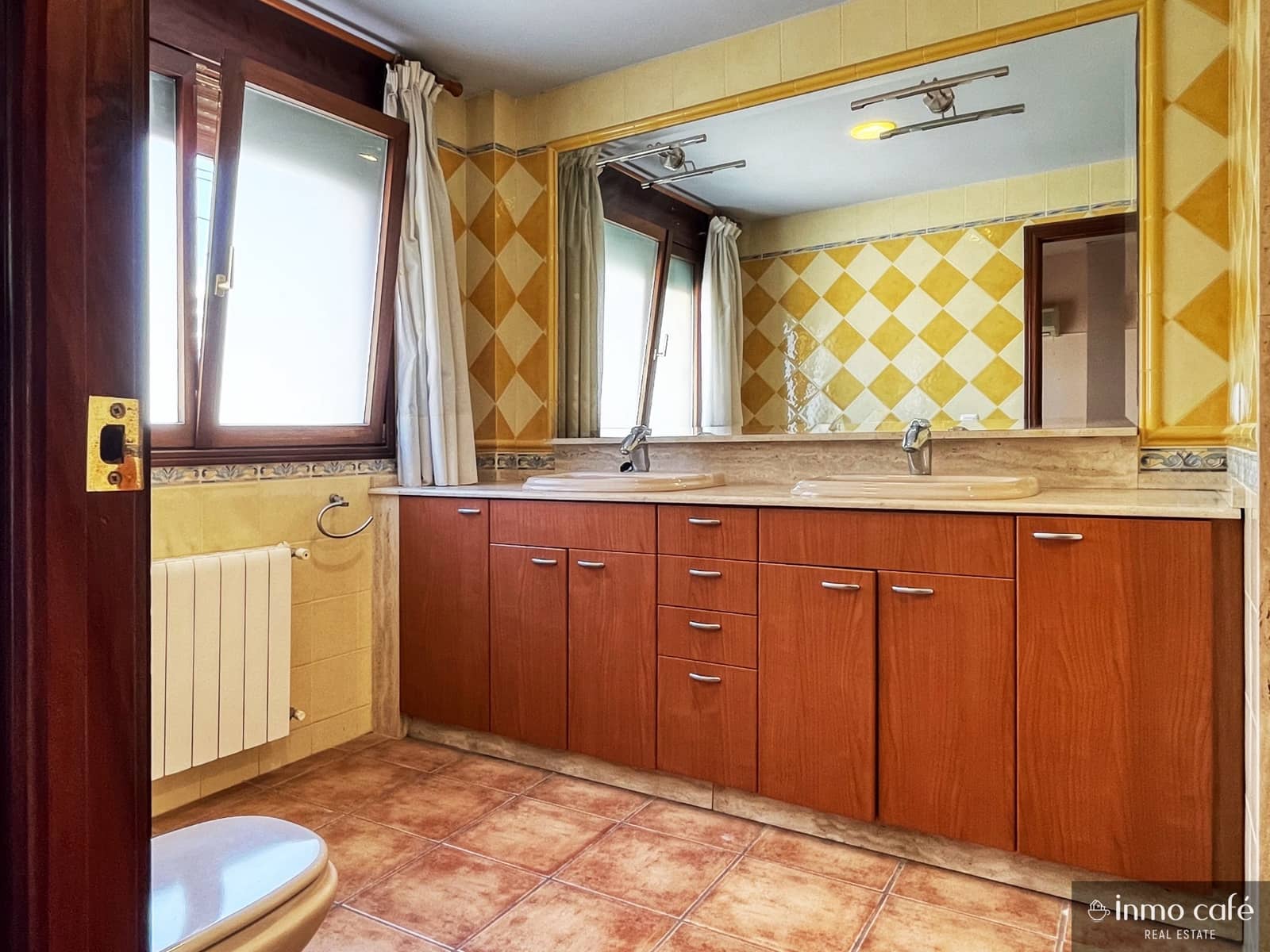 4 quarto Casa em Banda para venda em Anna com garagem - 150 000 € (Ref: 9564129)