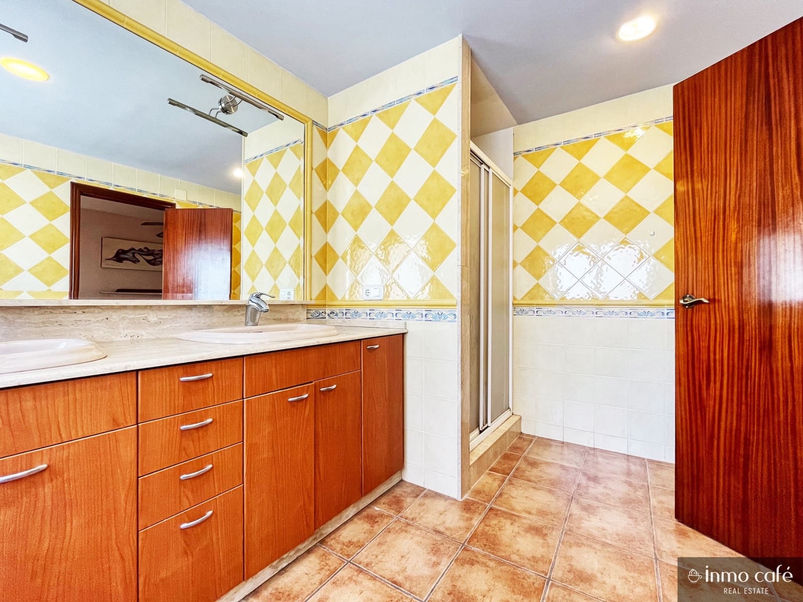 4 quarto Casa em Banda para venda em Anna com garagem - 150 000 € (Ref: 9564129)