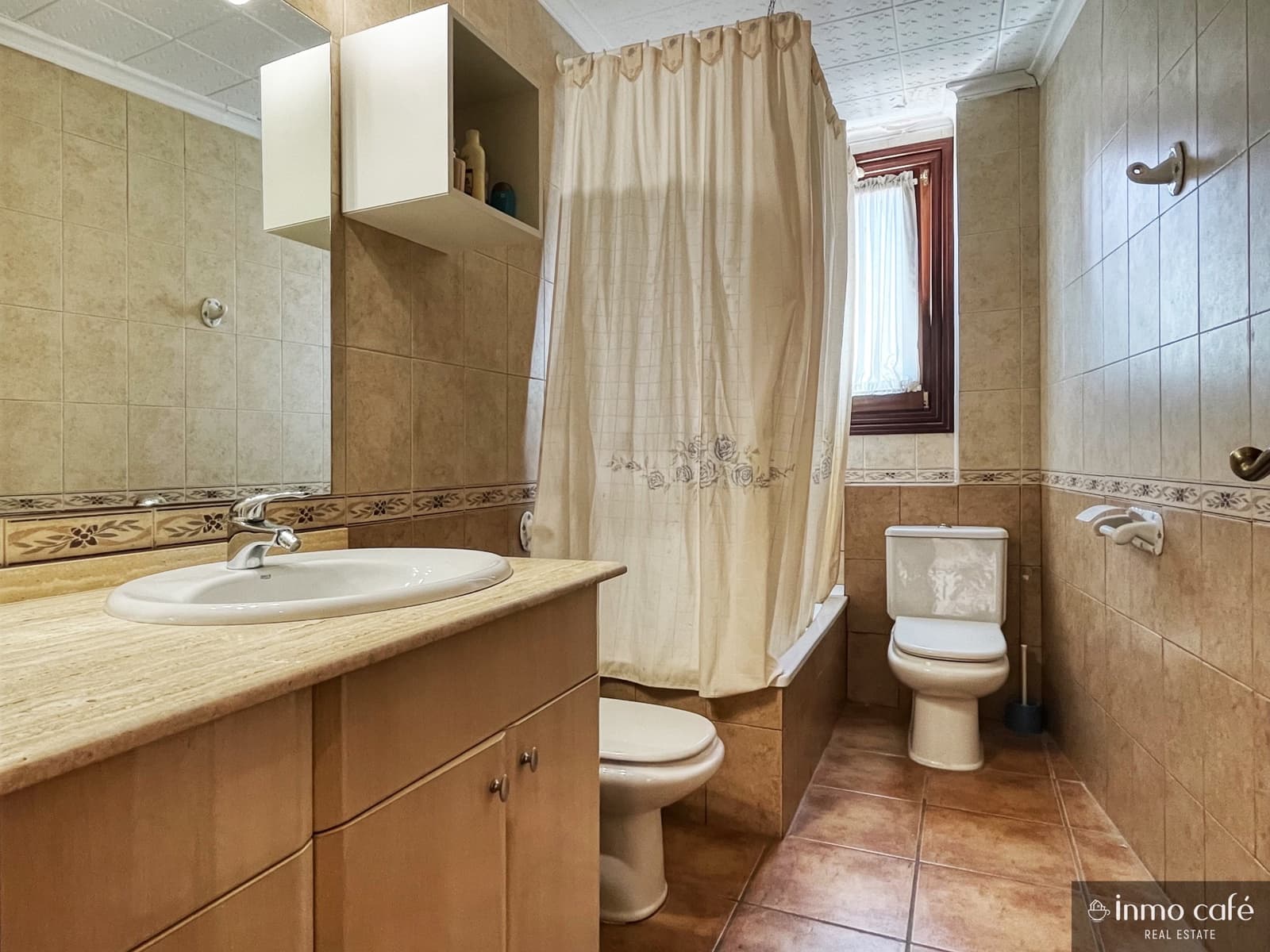 4 quarto Casa em Banda para venda em Anna com garagem - 150 000 € (Ref: 9564129)