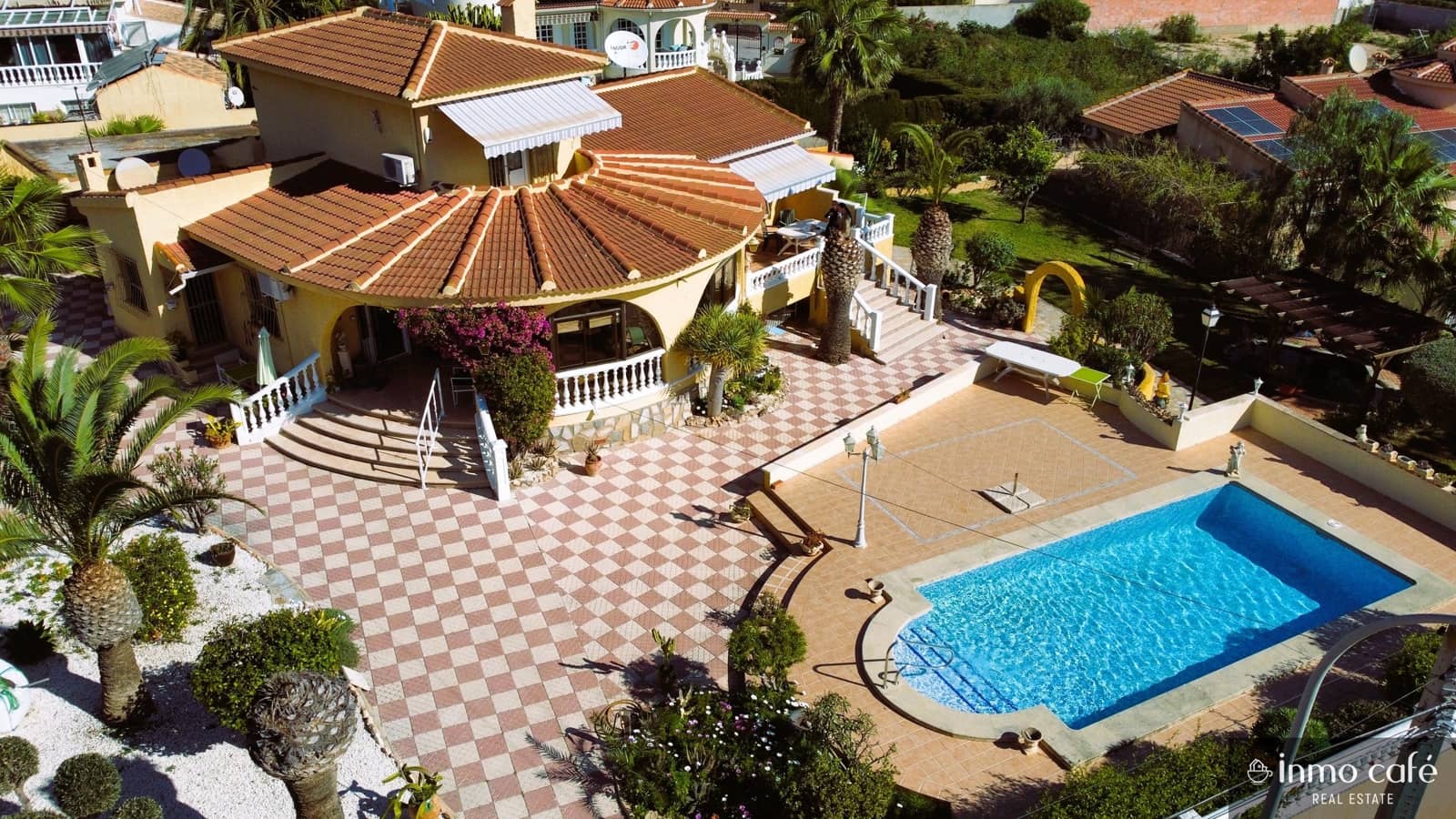 5 makuuhuone Huvila myytävänä paikassa Rojales mukana uima-altaan 
autotalli - 790 000 € (Ref: 9639621)