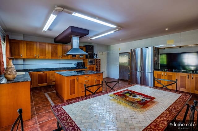 5 soverom Villa til salgs i Villena med svømmebasseng garasje - € 549 000 (Ref: 9650574)