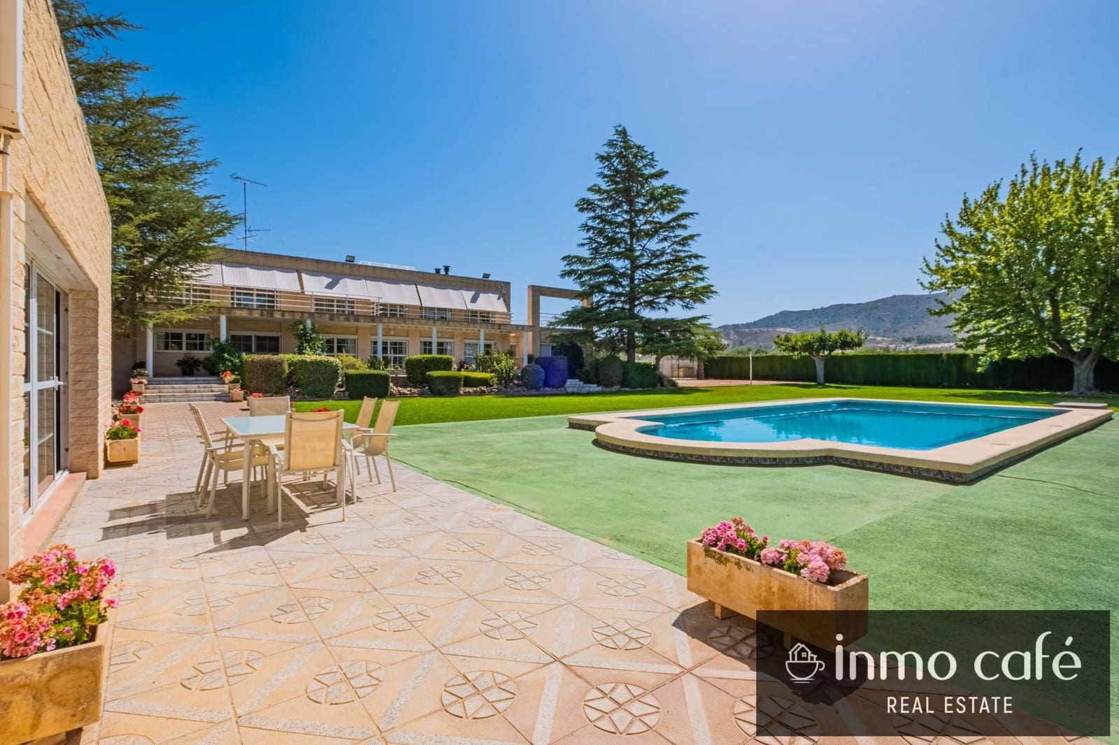 5 bedroom Villa for sale in Villena with pool garage - € 549,000 (Ref: 9650574)