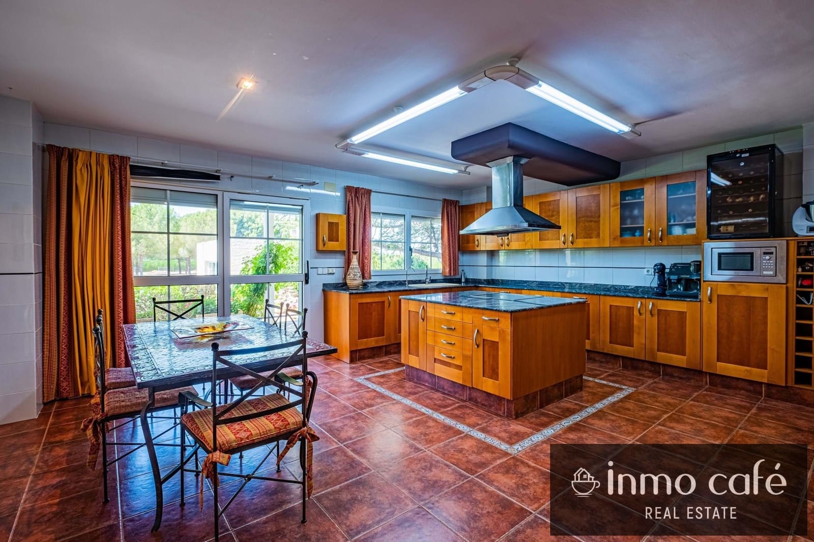 5 bedroom Villa for sale in Villena with pool garage - € 549,000 (Ref: 9650574)