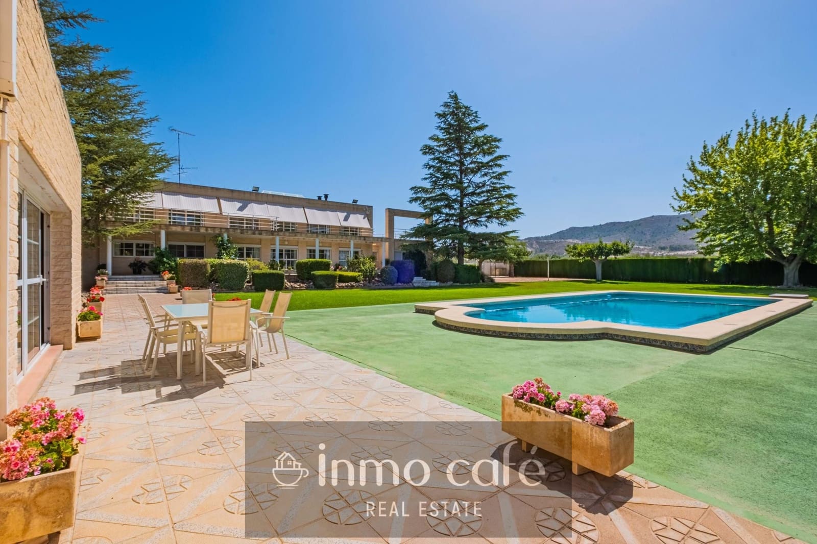 5 bedroom Villa for sale in Villena with pool garage - € 549,000 (Ref: 9650574)