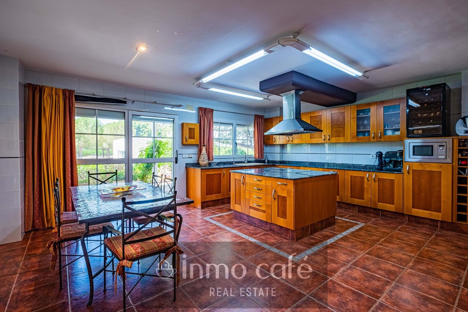 5 bedroom Villa for sale in Villena with pool garage - € 549,000 (Ref: 9650574)