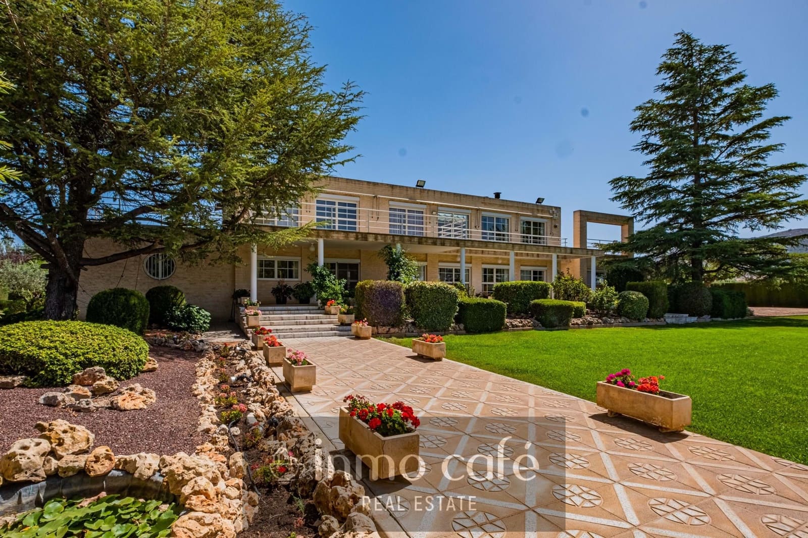 5 bedroom Villa for sale in Villena with pool garage - € 549,000 (Ref: 9650574)