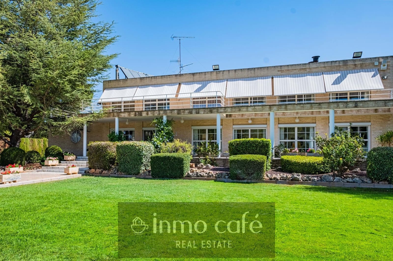 5 bedroom Villa for sale in Villena with pool garage - € 549,000 (Ref: 9650574)