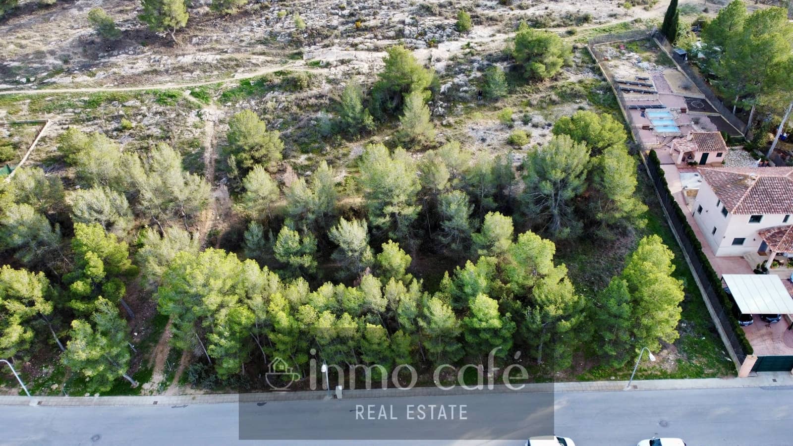 Building Plot for sale in Canada - € 70,000 (Ref: 9786949)