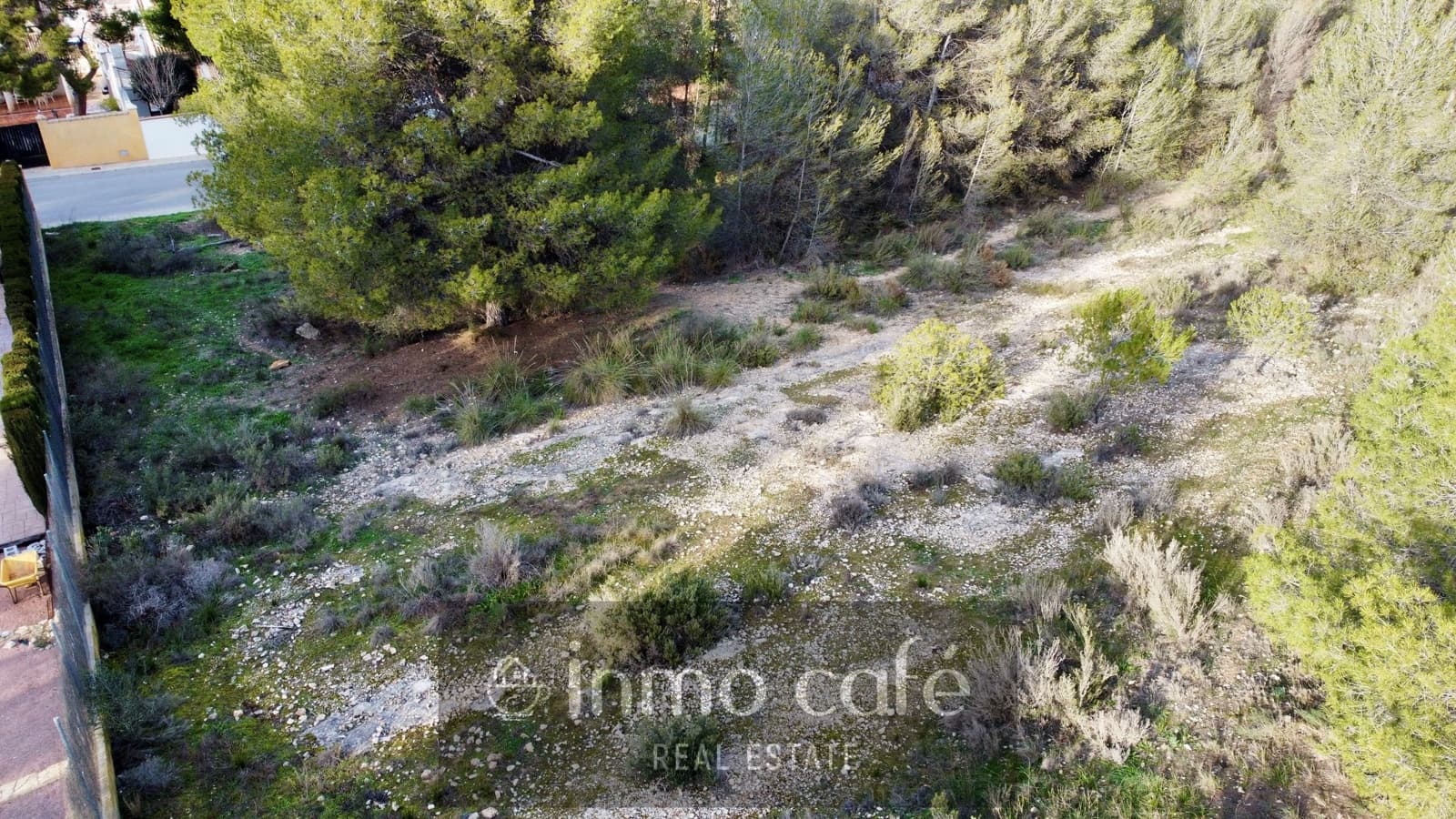 Building Plot for sale in Canada - € 70,000 (Ref: 9786949)