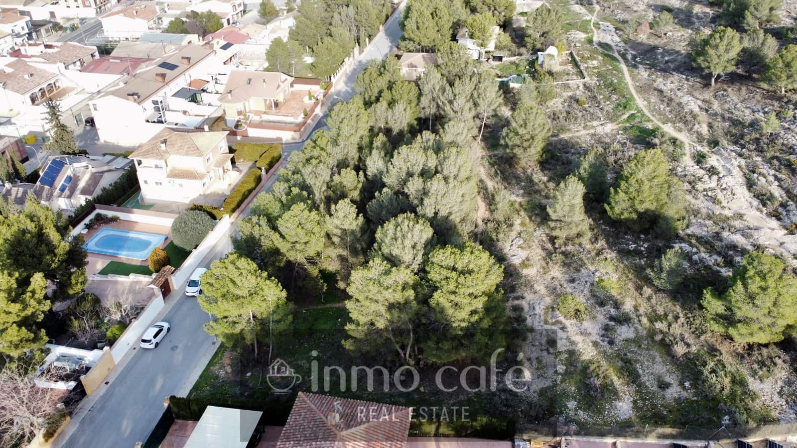 Building Plot for sale in Canada - € 70,000 (Ref: 9786949)