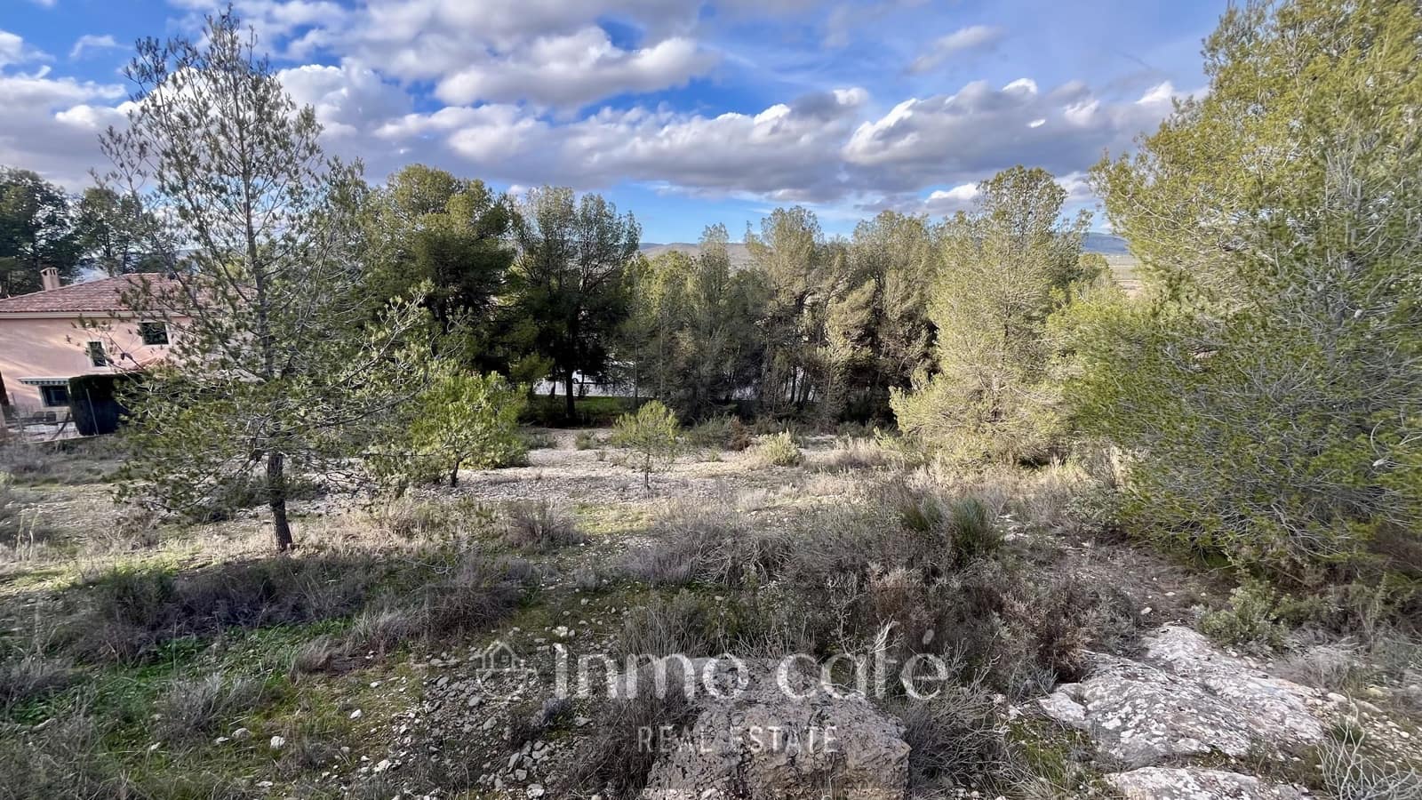 Building Plot for sale in Canada - € 70,000 (Ref: 9786949)