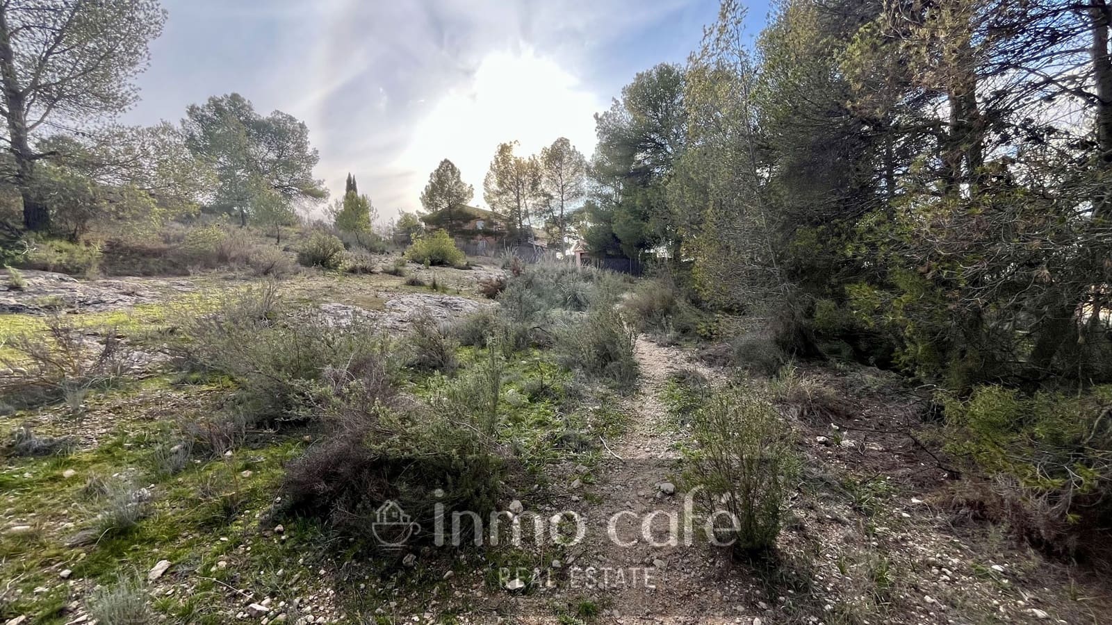Building Plot for sale in Canada - € 70,000 (Ref: 9786949)
