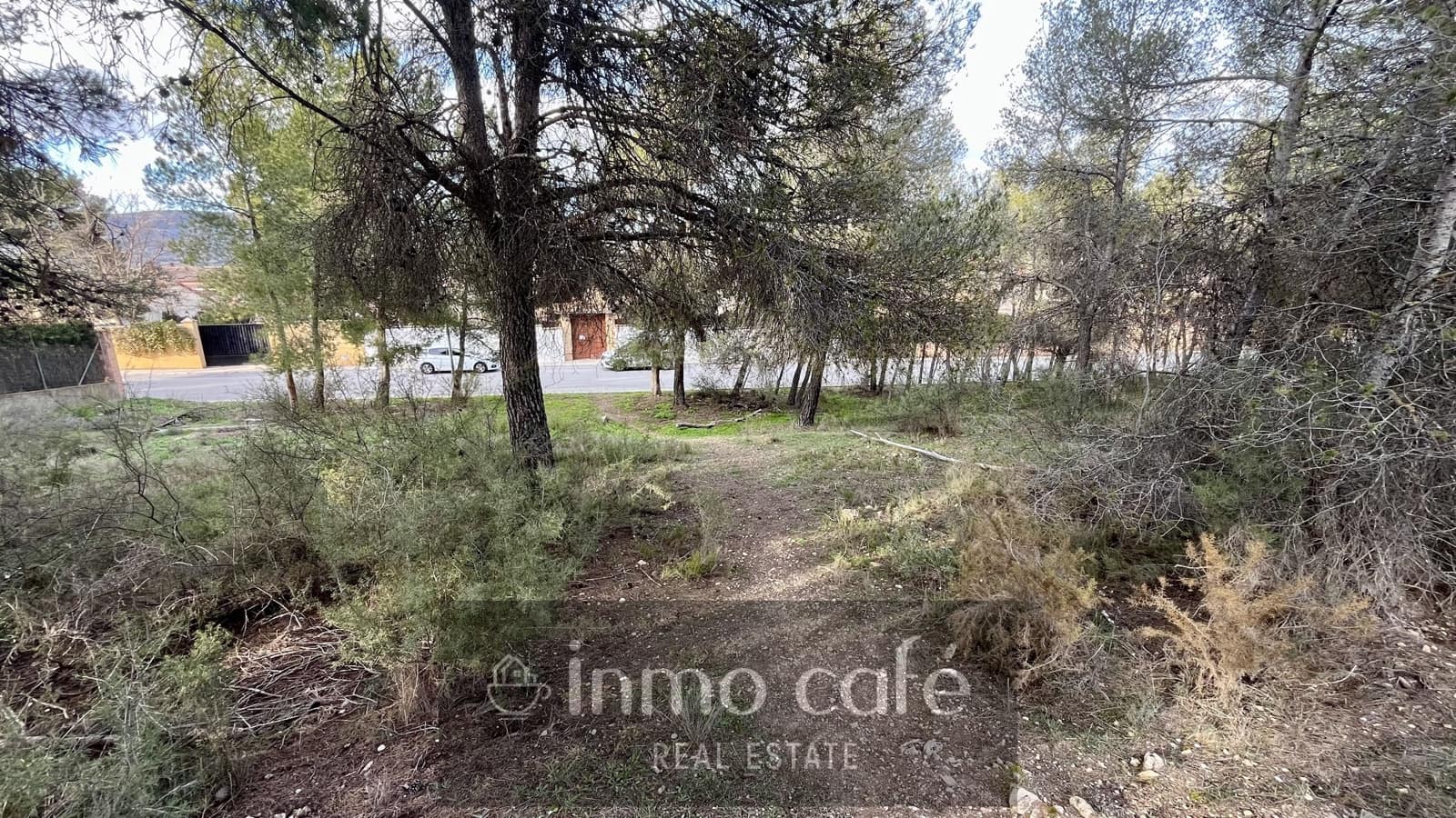 Building Plot for sale in Canada - € 70,000 (Ref: 9786949)