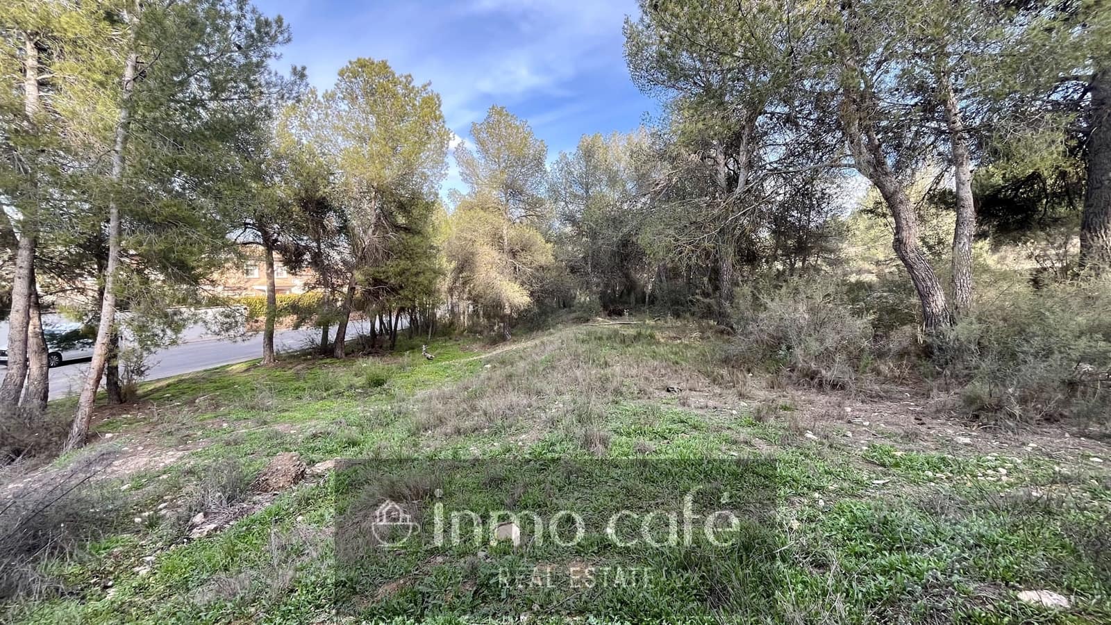 Building Plot for sale in Canada - € 70,000 (Ref: 9786949)