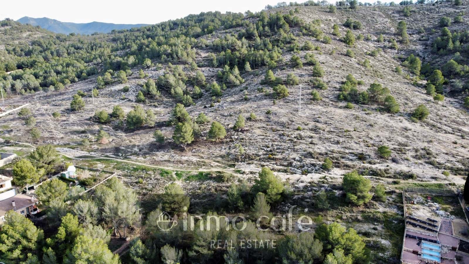 Building Plot for sale in Canada - € 61,000 (Ref: 9786950)