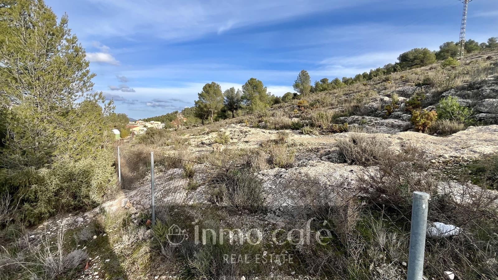 Building Plot for sale in Canada - € 61,000 (Ref: 9786950)