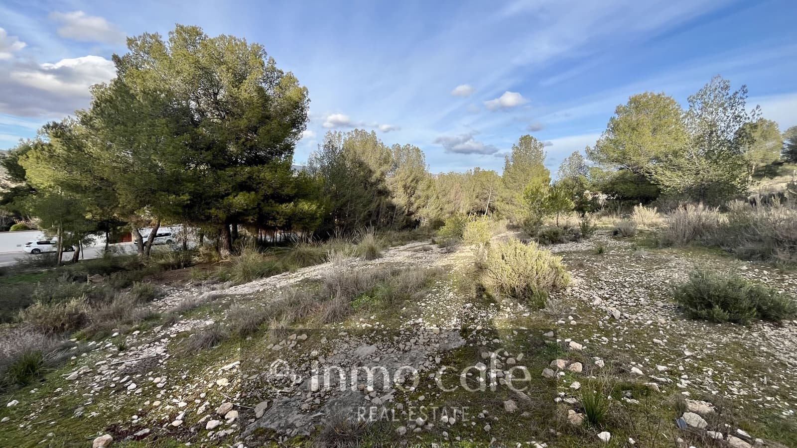 Building Plot for sale in Canada - € 61,000 (Ref: 9786950)