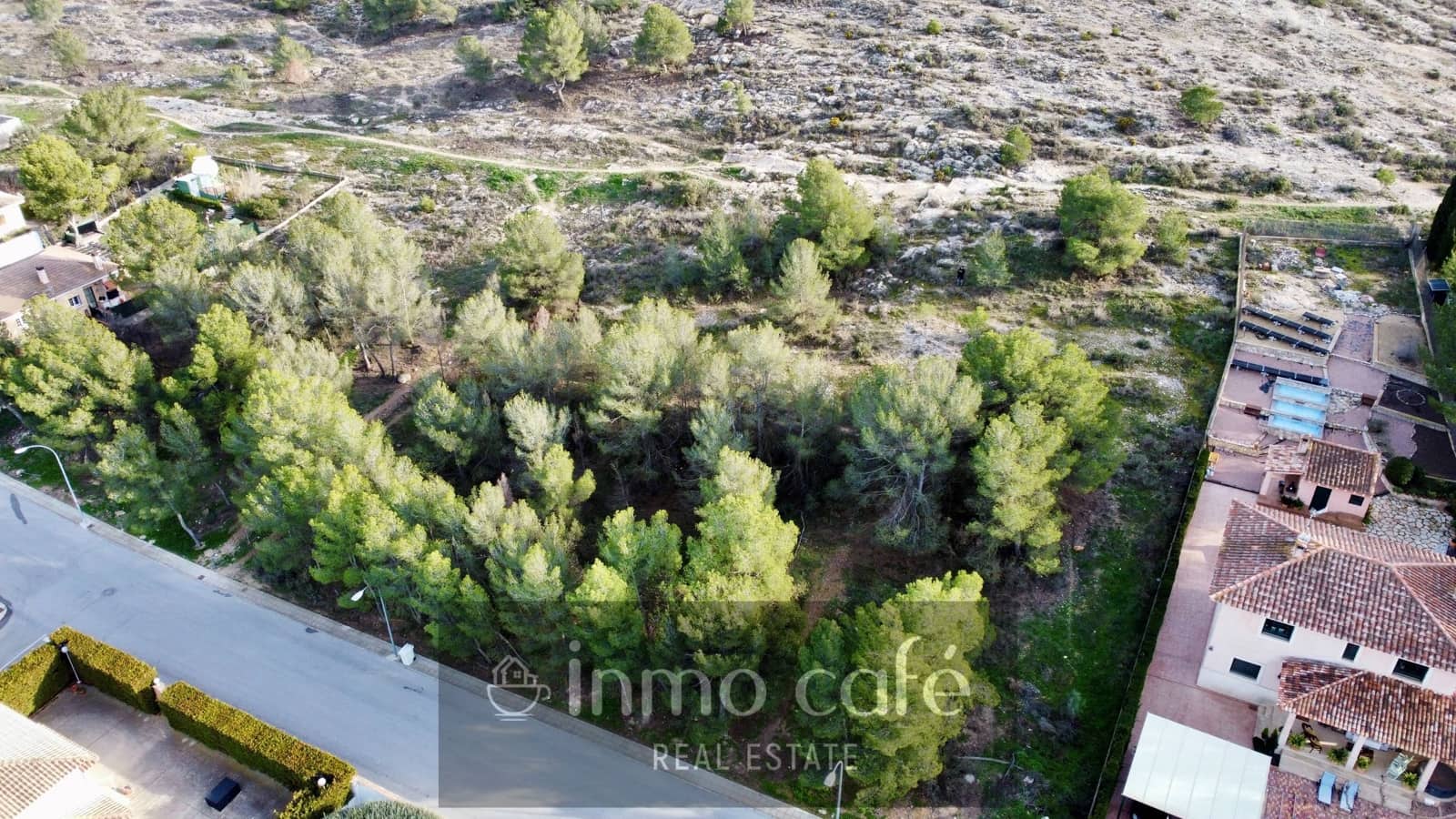 Building Plot for sale in Canada - € 61,000 (Ref: 9786950)