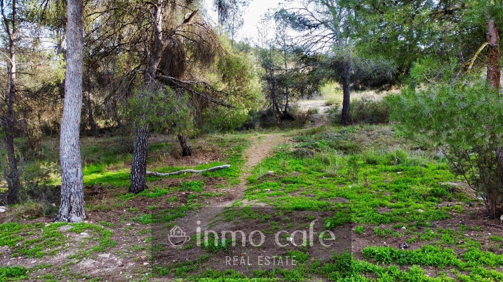 Building Plot for sale in Canada - € 61,000 (Ref: 9786950)