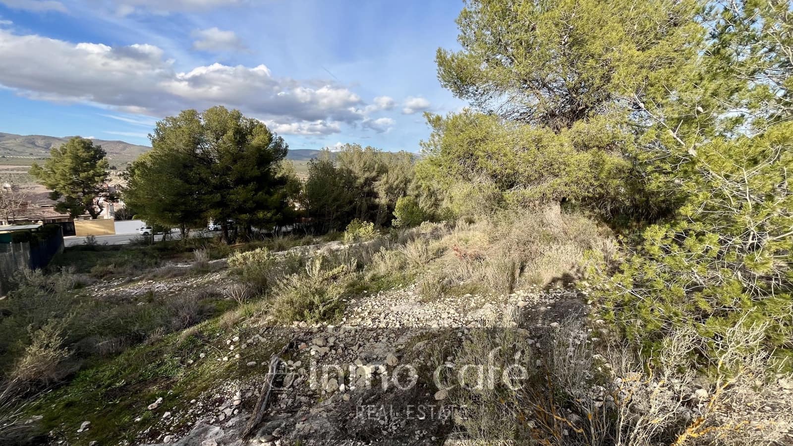 Building Plot for sale in Canada - € 61,000 (Ref: 9786950)