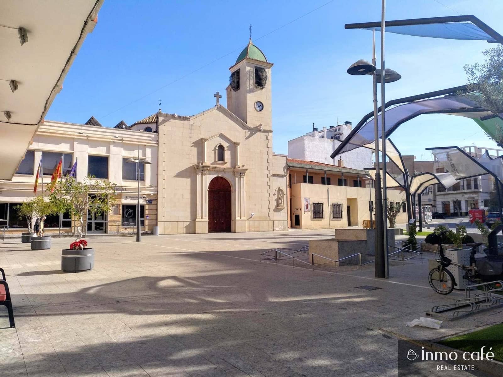 3 slaapkamer Halfvrijstaande villa te huur in Bigastro met garage - € 900 (Ref: 9786953)